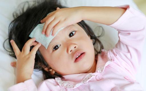 宝宝持续低烧不退怎么处理,宝宝持续低烧不退会引起什么后果
