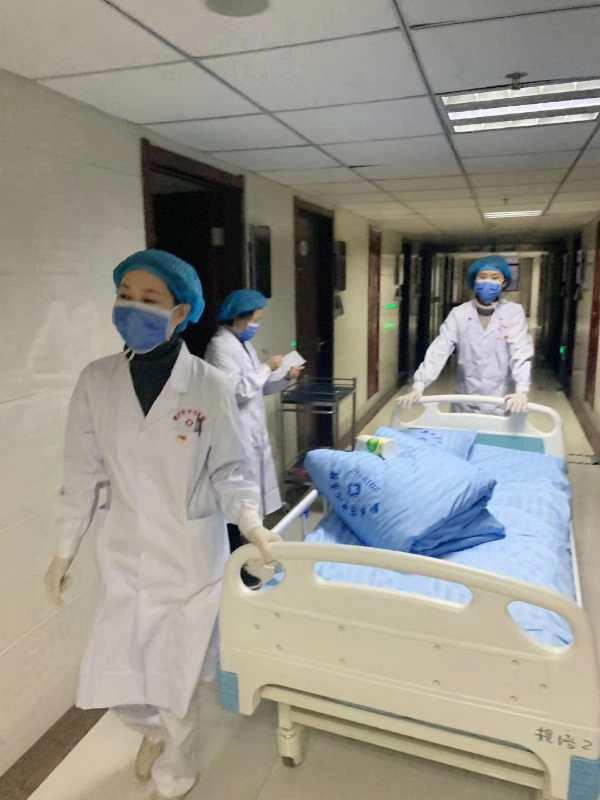 巾帼利剑战疫情铿锵玫瑰展芳华,巾帼抗疫展风采攻坚一线勇担当