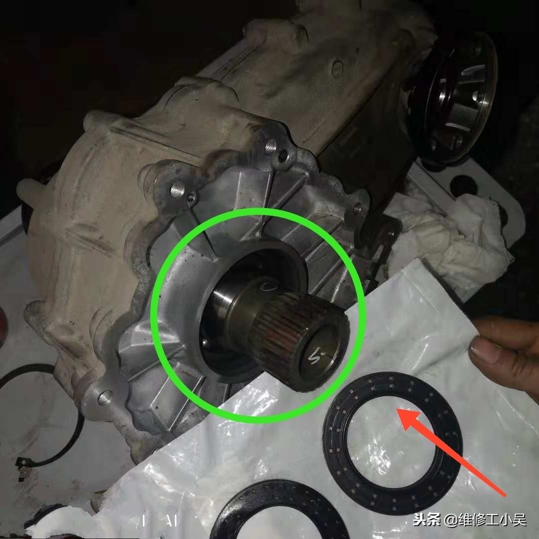 奔驰ml3507000公里烧机油,奔驰ml350渗油