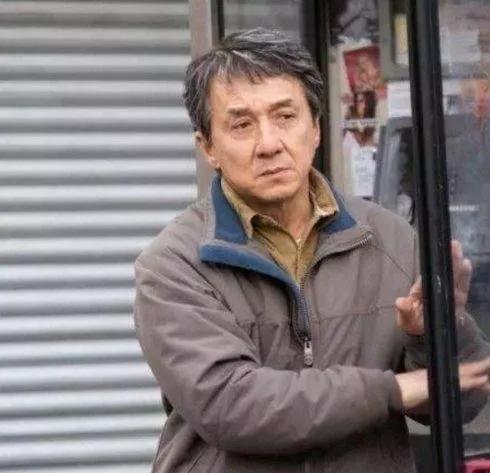 洪金宝67岁身体硬朗,洪金宝坐轮椅苍老消瘦