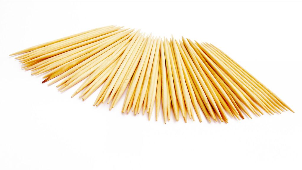 啃个骨头牙齿就坏了，牙齿好脆弱！别搞笑，看医生是怎么回答的