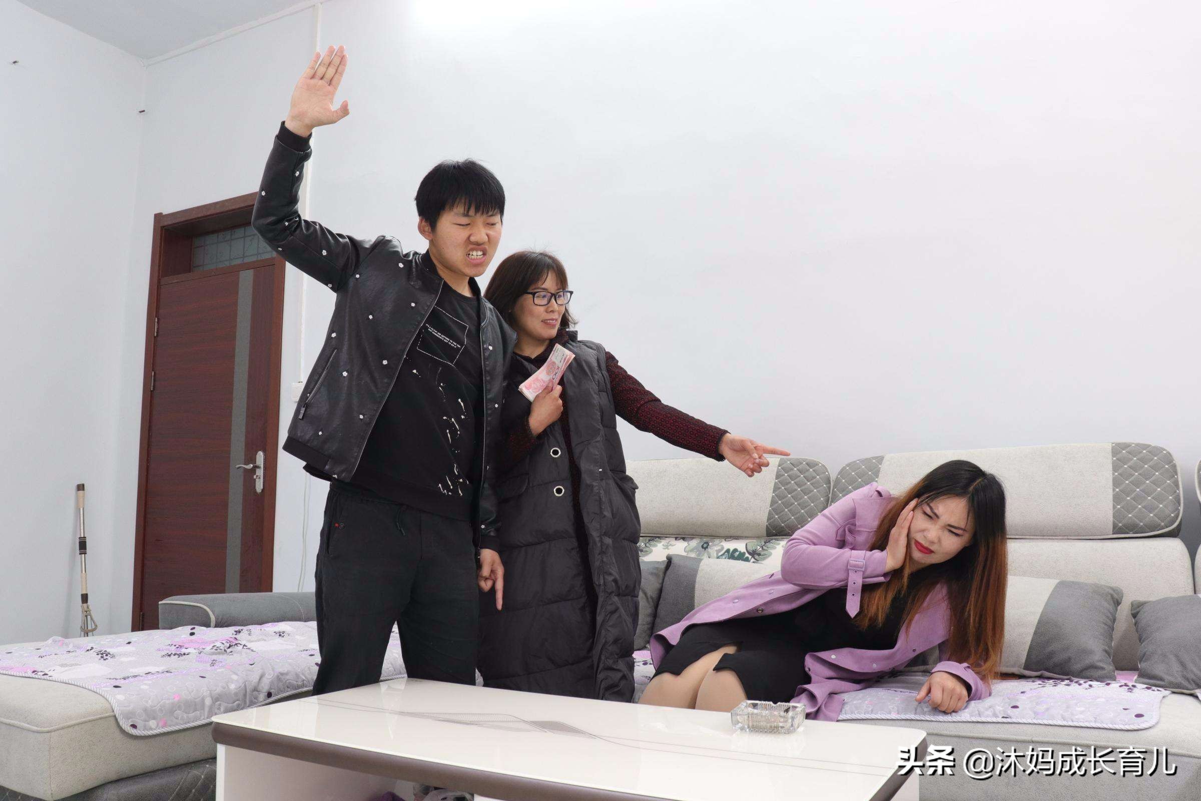 老公怒吼妻子：“孩子都这么大了，为啥还不出去工作补贴家用？”