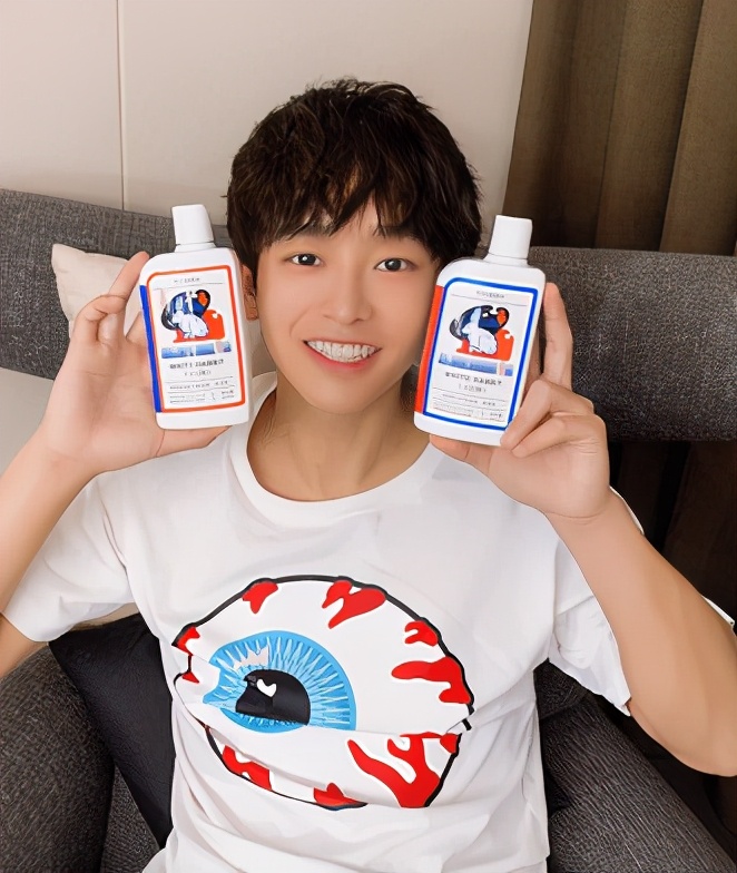 屈臣氏“万能级”的身体乳，李佳琦：干燥黑色素都没了