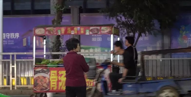 摆宵夜摊能挣到大钱吗,摆夜宵摊赚钱吗