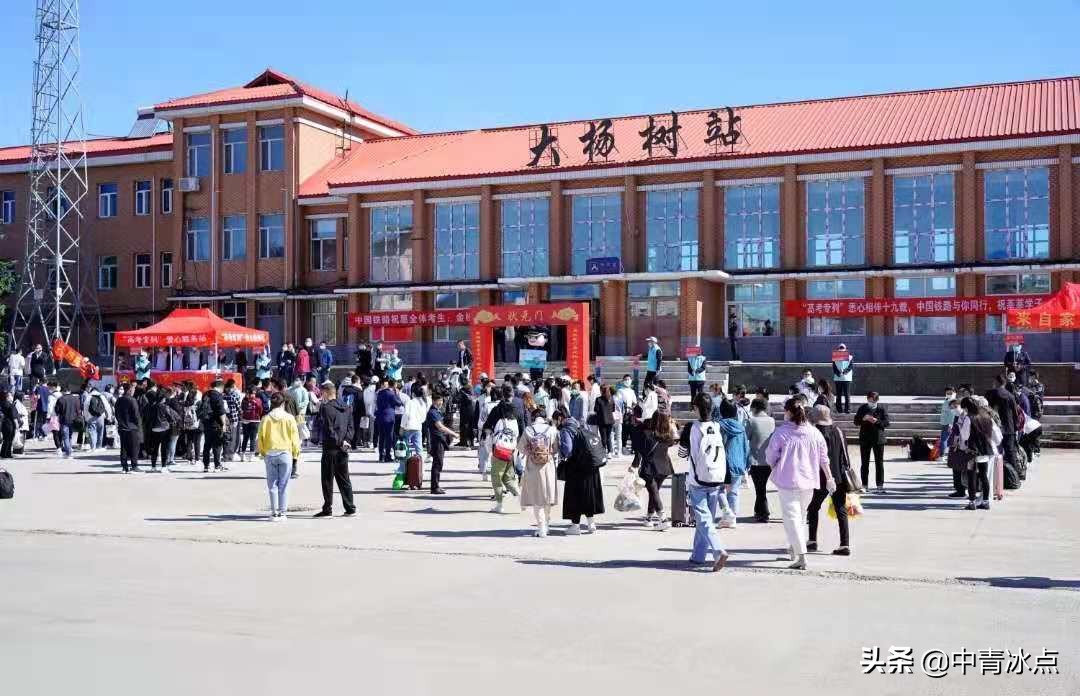 北京向北2000公里这个小镇有几十家教培机构，零下40度晚自习后还要补课，学生坐专列去高考