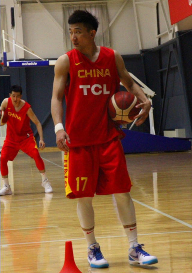 李宁赞助cba今年赞助哪些球鞋,李宁赞助cba新赛季连帽热身服