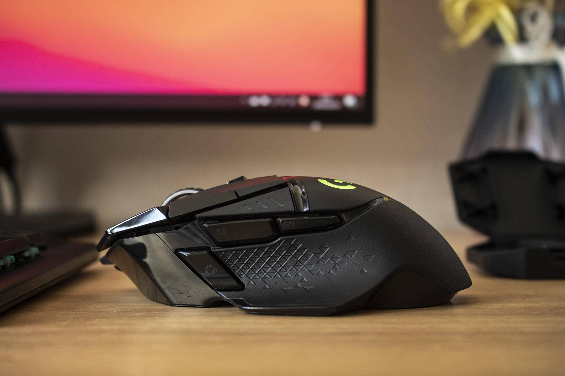 鼠标推荐罗技g502测评,血手幽灵鼠标es52pro对比罗技g502