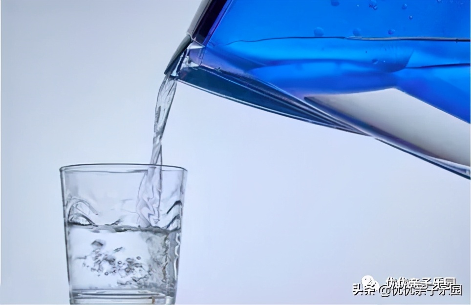 宝宝喝水过多的危害,宝宝喝水太多会得什么病