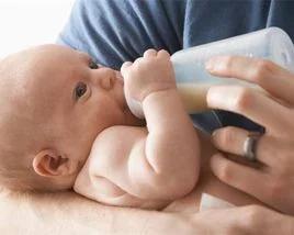 早产宝宝出院回家怎么过渡到母乳,宝妈没奶自责该怎么安慰