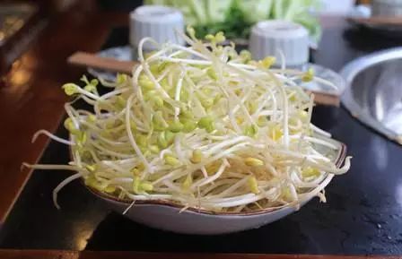 嘴唇总起皮器官发出信号,嘴唇干裂代表哪个脏腑