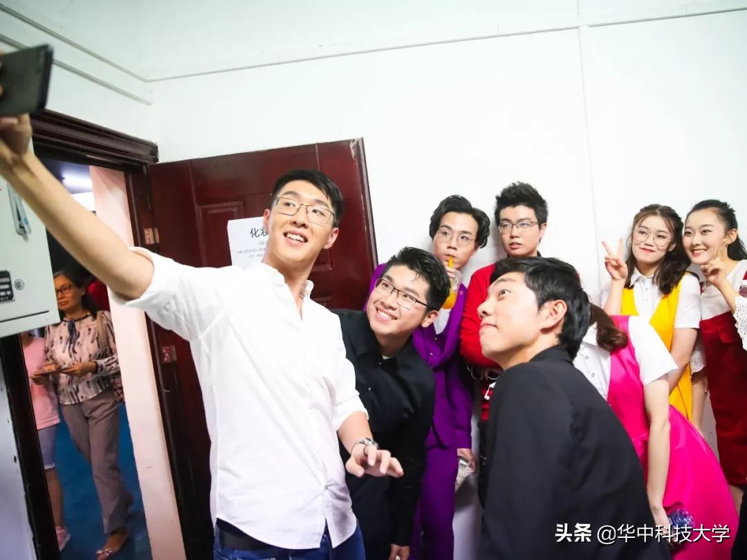 燃爆了！华中科技大学用“宇宙最强音”为祖国打CALL