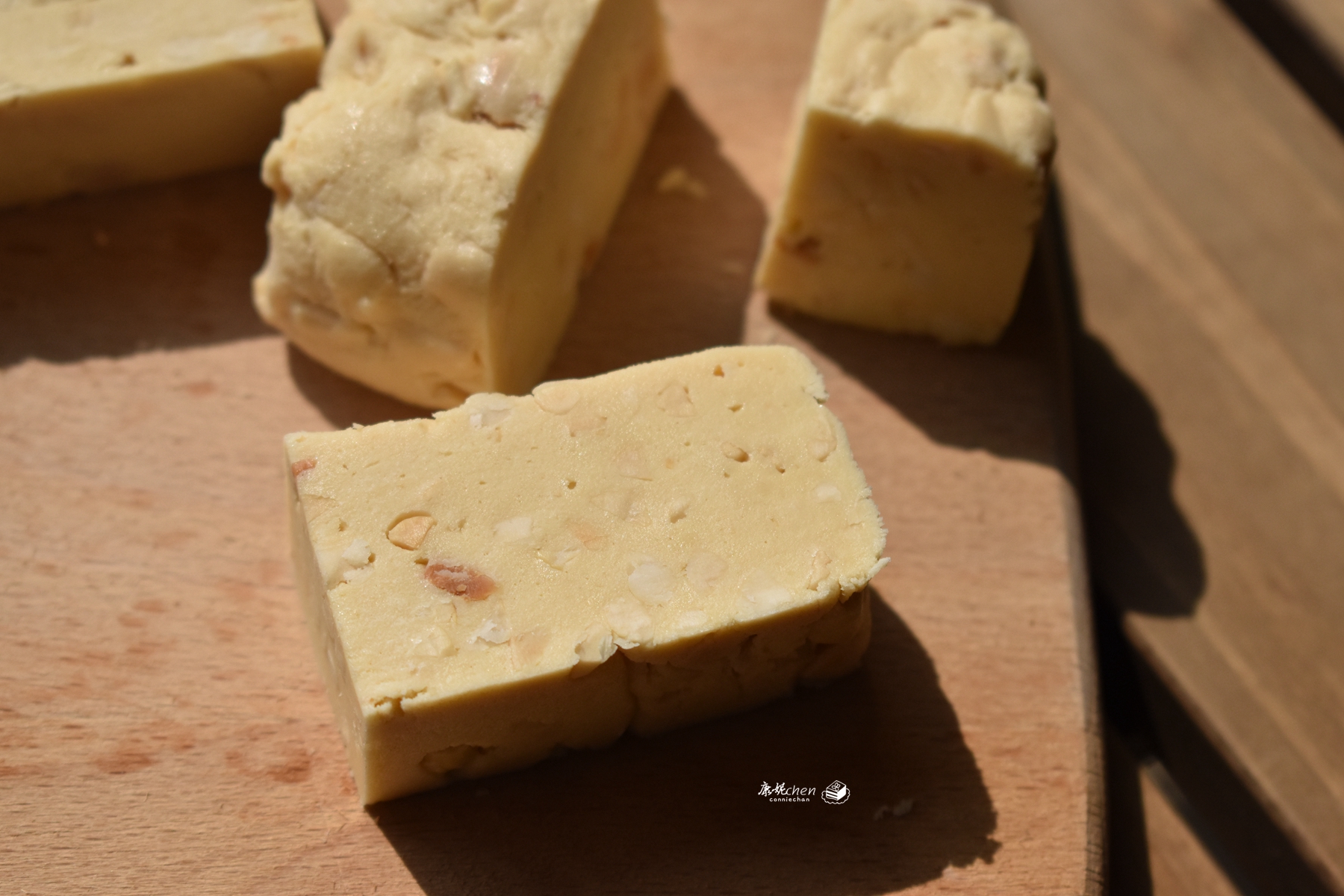 简单易学的浓浓奶香的牛轧糖,在家做牛轧糖的做法