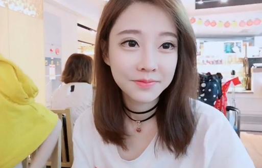 女主播竟遭打赏土豪反骗160万发文遭网友质疑和阿冷比是小儿科