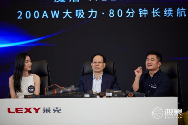 手持吸尘器做家务视频,轻便小巧大吸力吸尘器