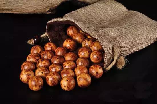 有玻璃底的手串可以直接用手盘吗,紫檀手串多久能盘出玻璃底