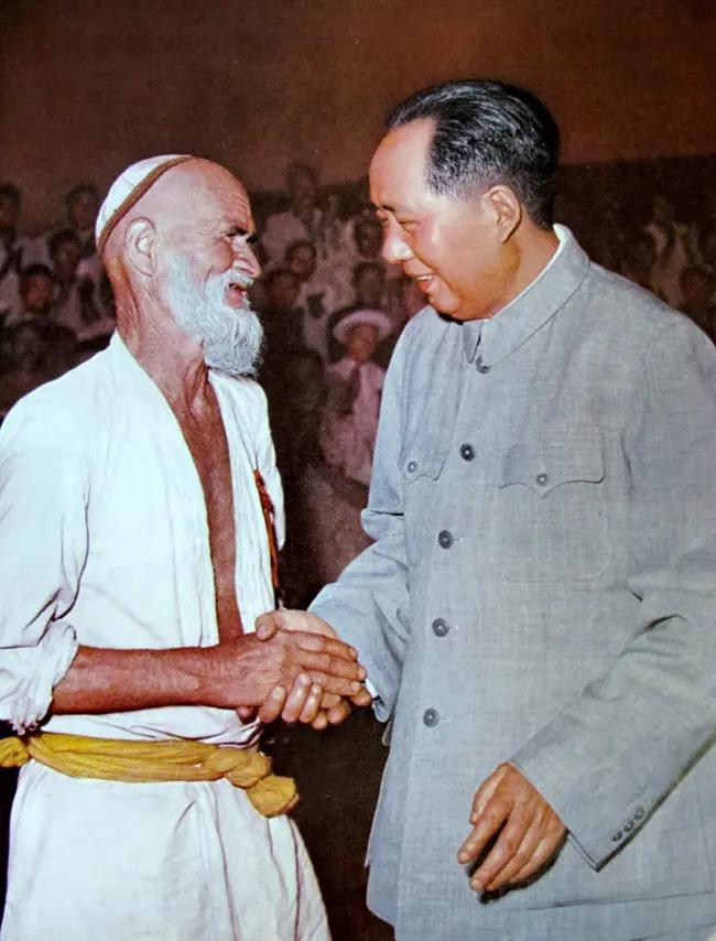 1958年,毛主席对库尔班说:谢谢你,这么远还要骑着毛驴来看我