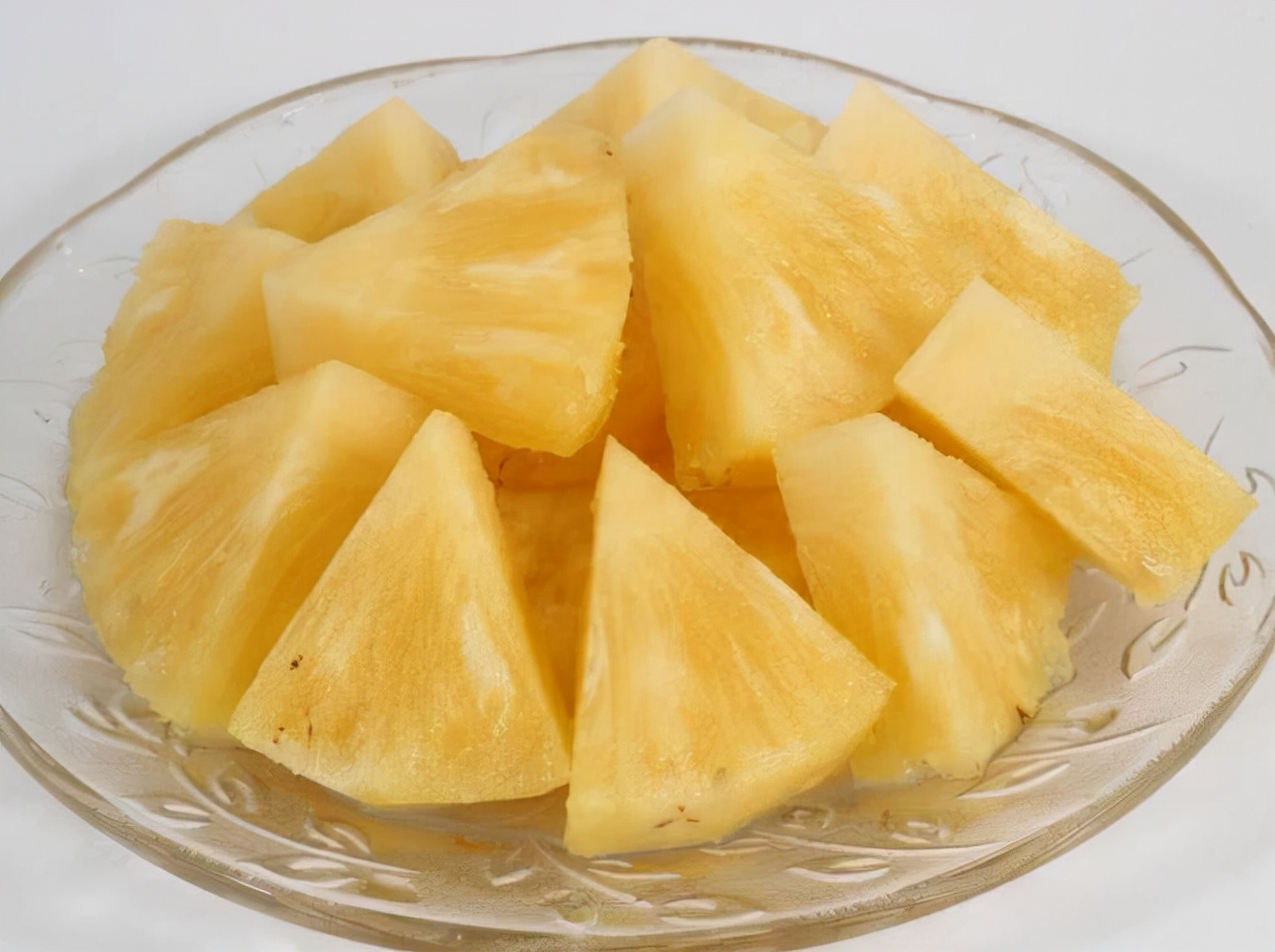 菠萝不泡盐水吃起来也很甜,为啥有的菠萝不用盐水泡也很好吃