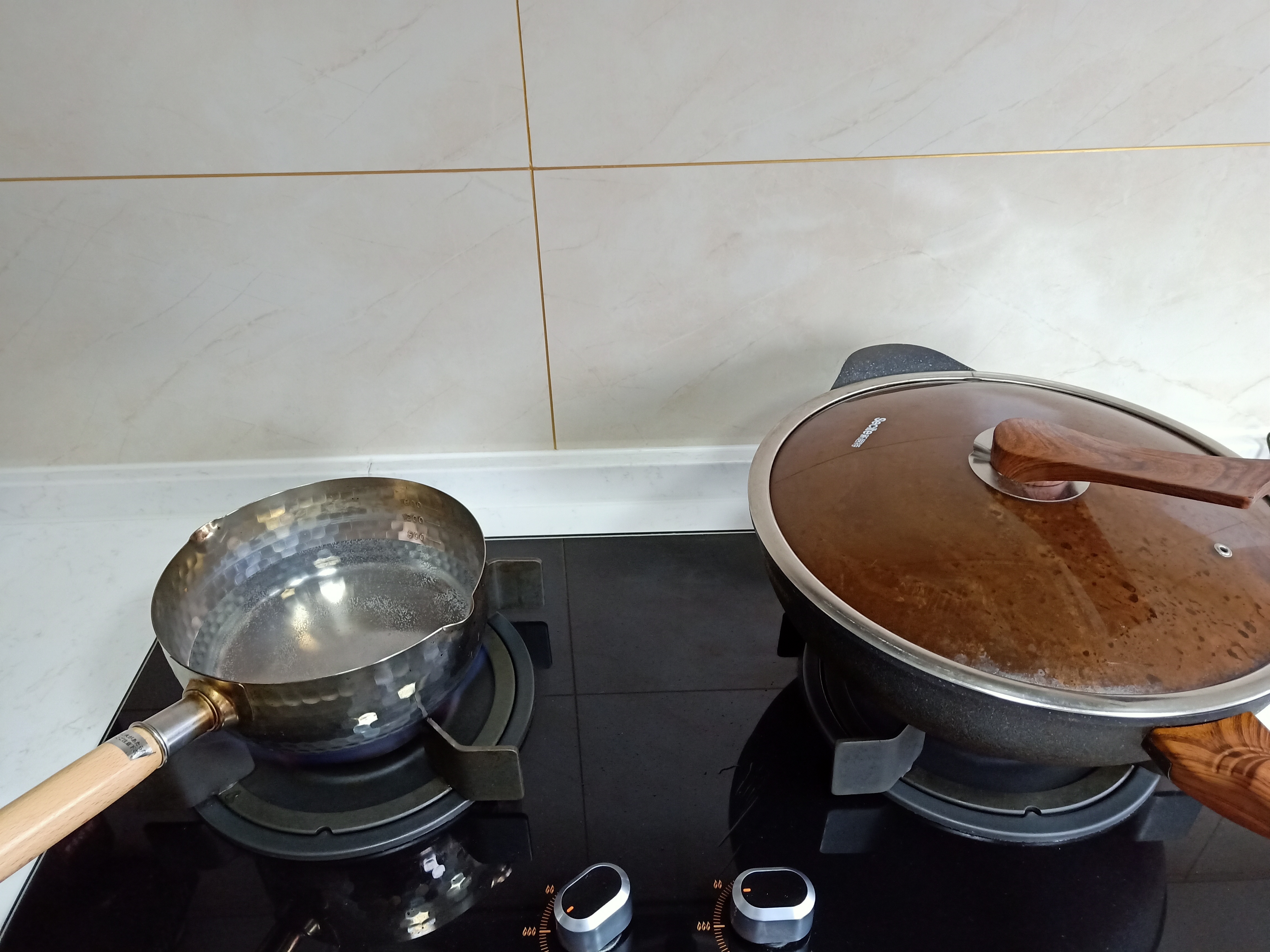 用鸡蛋葱做一个美味早餐,土豆鸡蛋葱做早餐