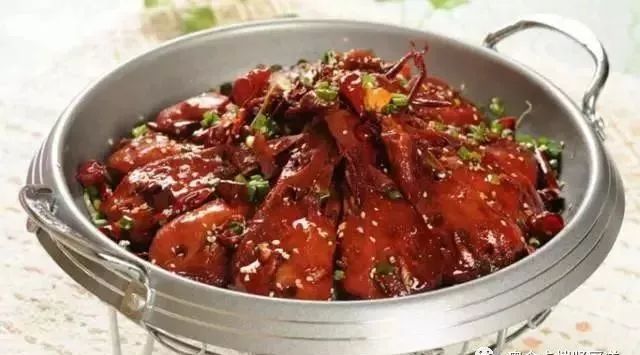 绝佳美味独特的干锅鸭,干锅鸭特色美食视频