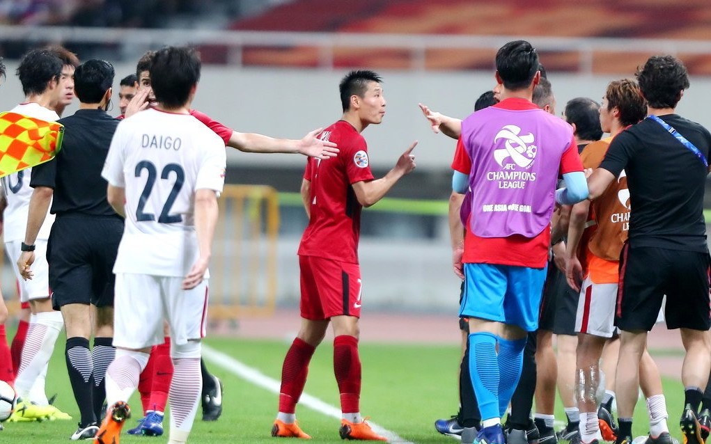 东亚杯2008李玮锋对日本,中韩足球冲突李玮峰