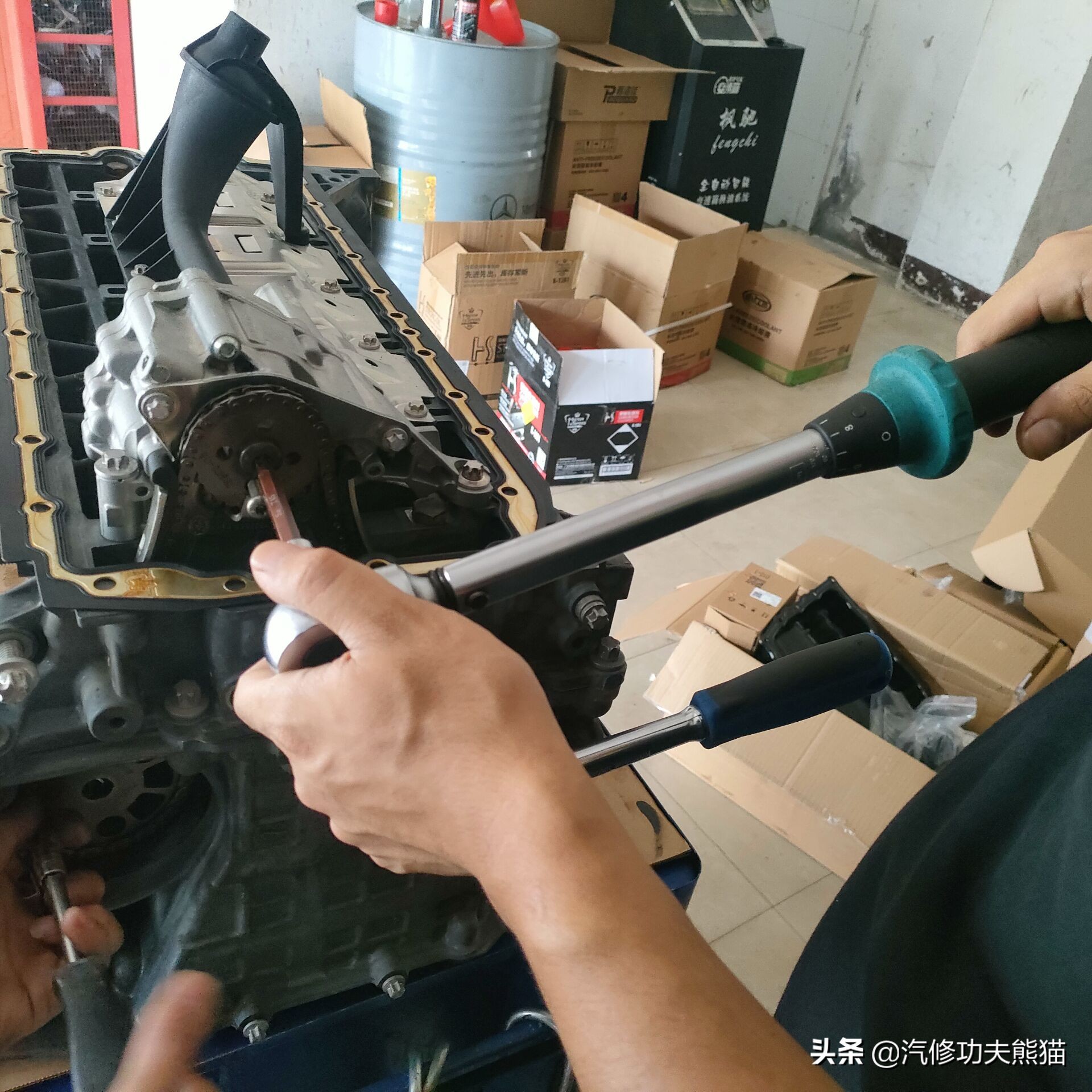 宝马e90325i2007款,宝马e90漏机油通病