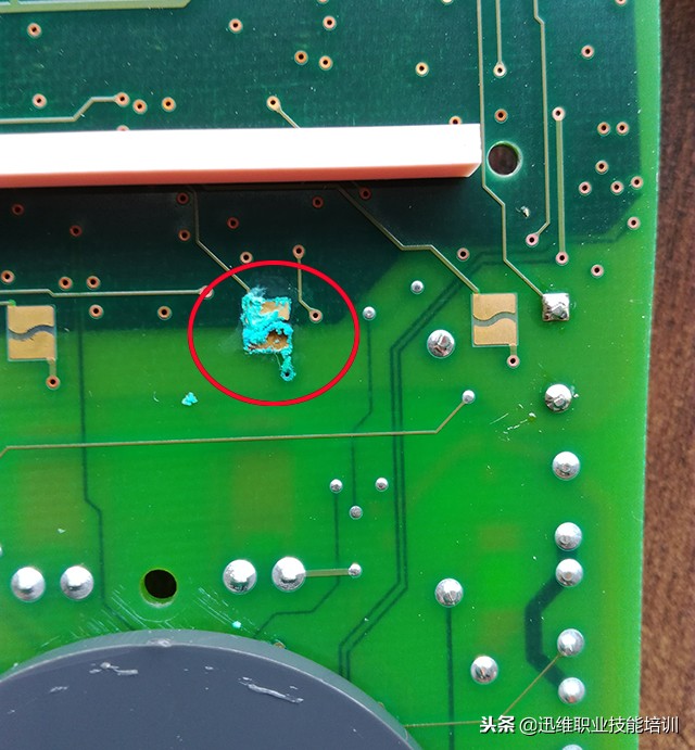 fluke万用表15b+和18b+的区别,fluke万用表和国产的对比