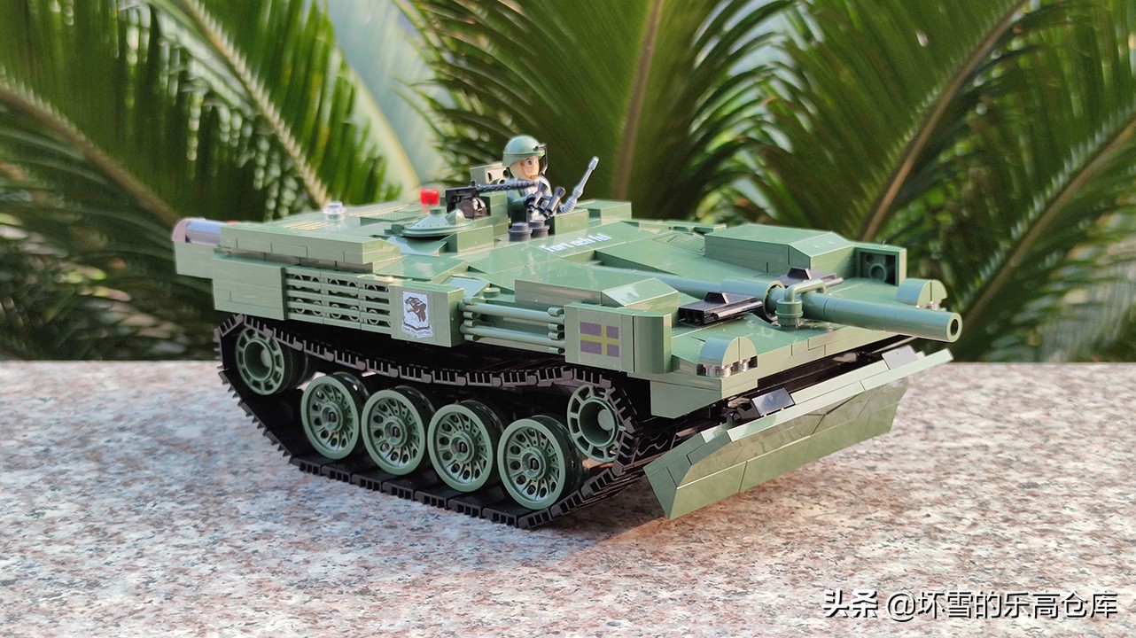 cobi积木坦克世界联名款开箱,坦克世界strv103b值得玩吗