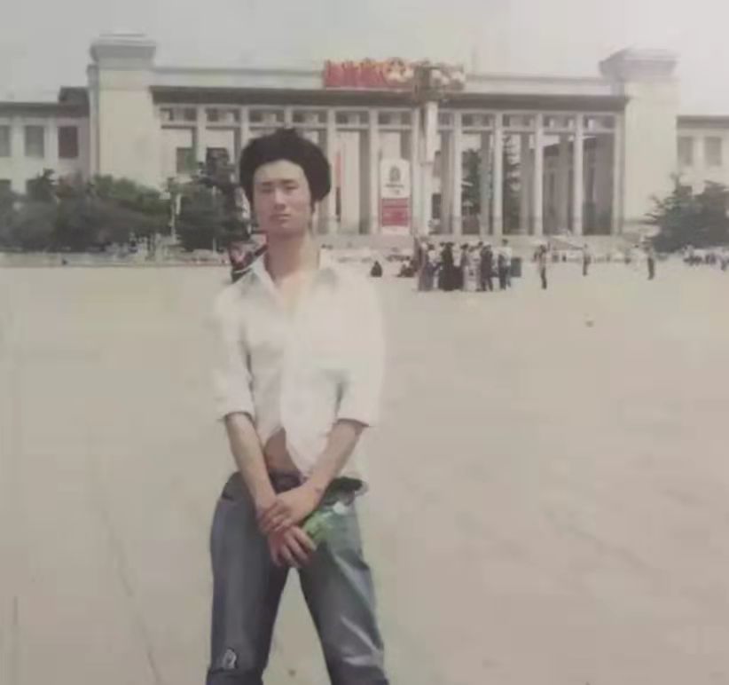 陕西小伙去伊拉克卖命,十九岁小伙为挣100万去伊拉克当兵