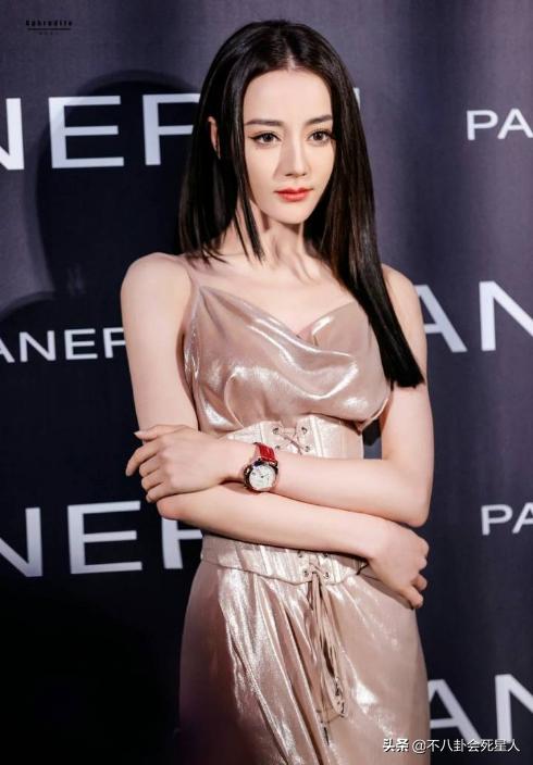 迪丽热巴靠颜值撑起来的造型,迪丽热巴刚出道与现在的对比照