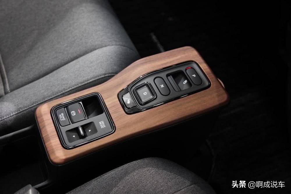 本田抢了铃木“电动奥拓”，与保时捷相同的四轮独悬，竟用单踏板