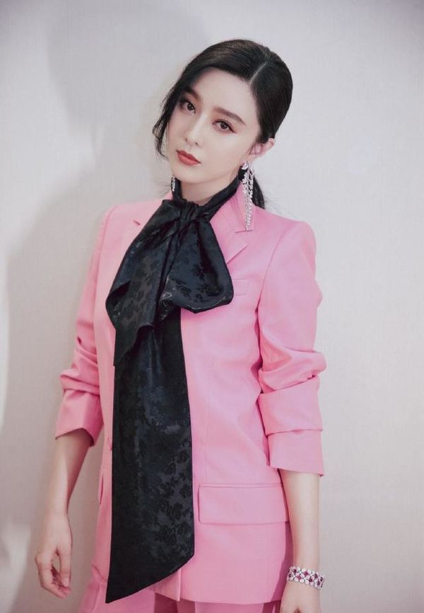 范冰冰最新着装图片,范冰冰戴口罩戴帽子照片