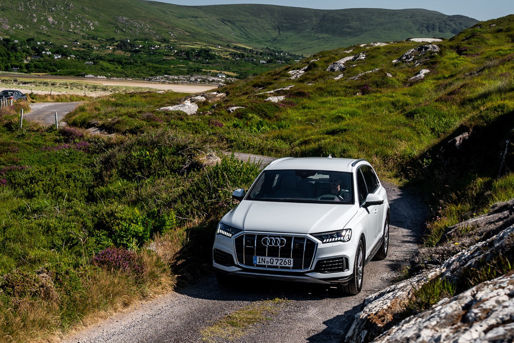 进口奥迪q7从60万降到30多万,奥迪q72022款55tfsi运动型落地价