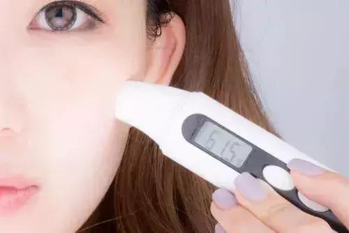 敷完面膜用不用洗掉精华,面膜敷完了还要洗掉吗