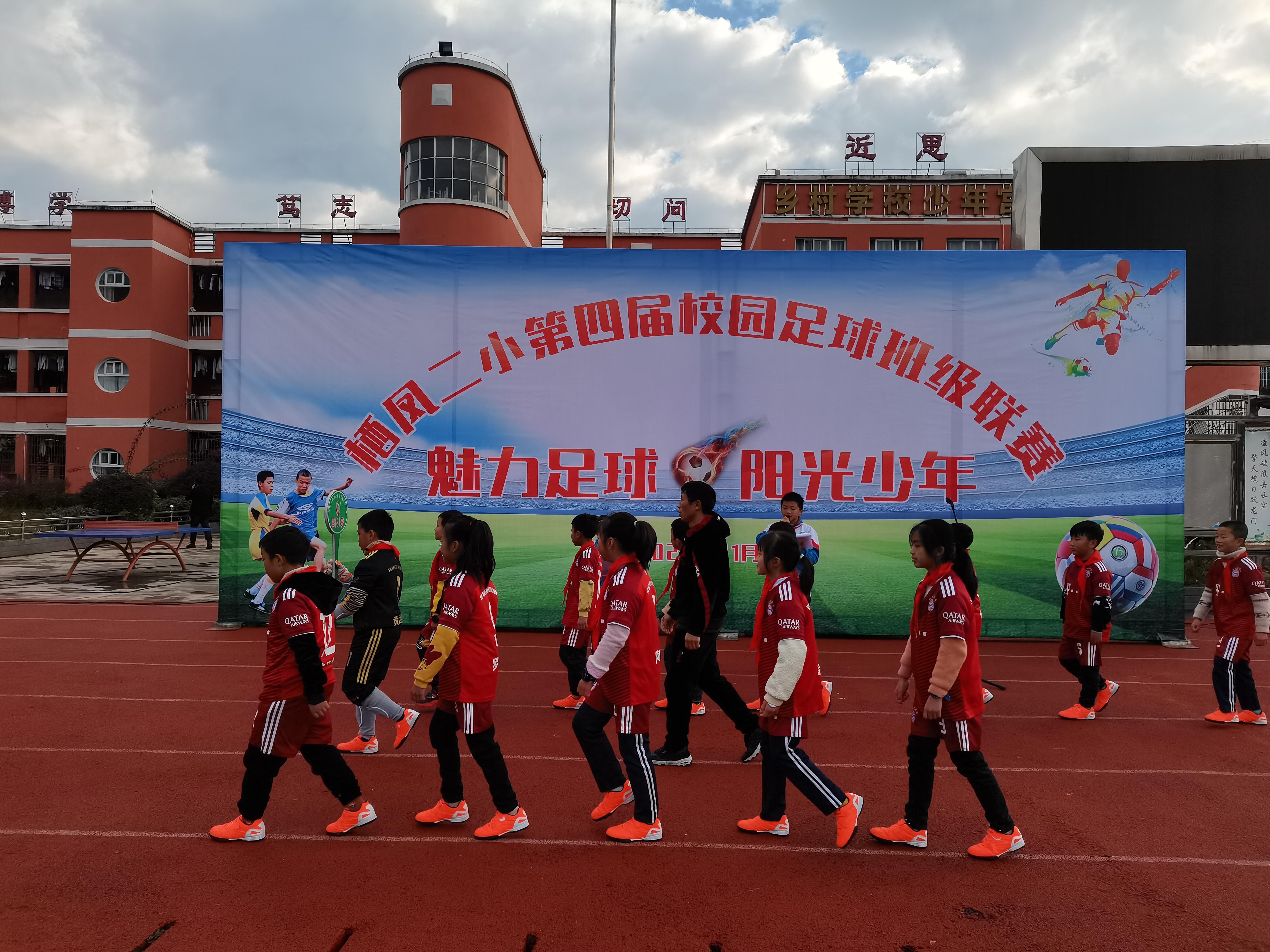 足球阳光少年,阳光帅气足球少年