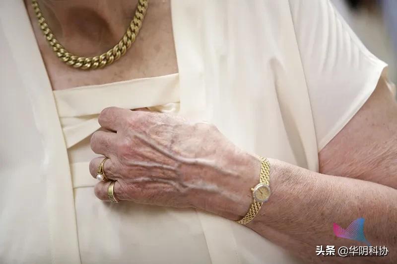 青筋暴起是怎么一回事,青筋暴起是怎么回事呢