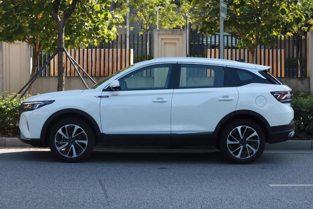 百公里油耗6.6L,动力比宝马X1强,全新AX7马赫版开起来怎么样?