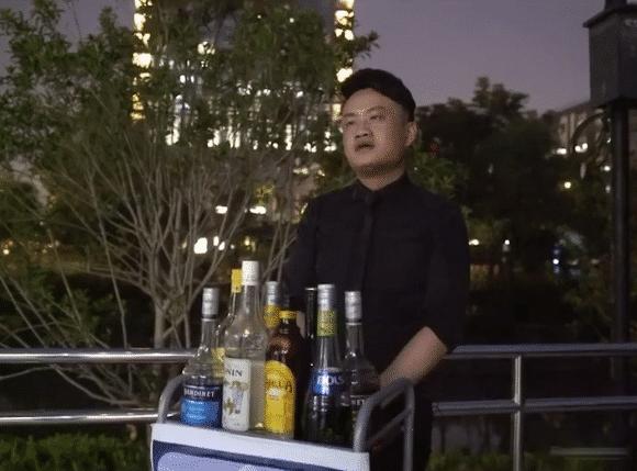 调酒师一个月可以赚多少钱,调酒师自己开店一个月赚多少