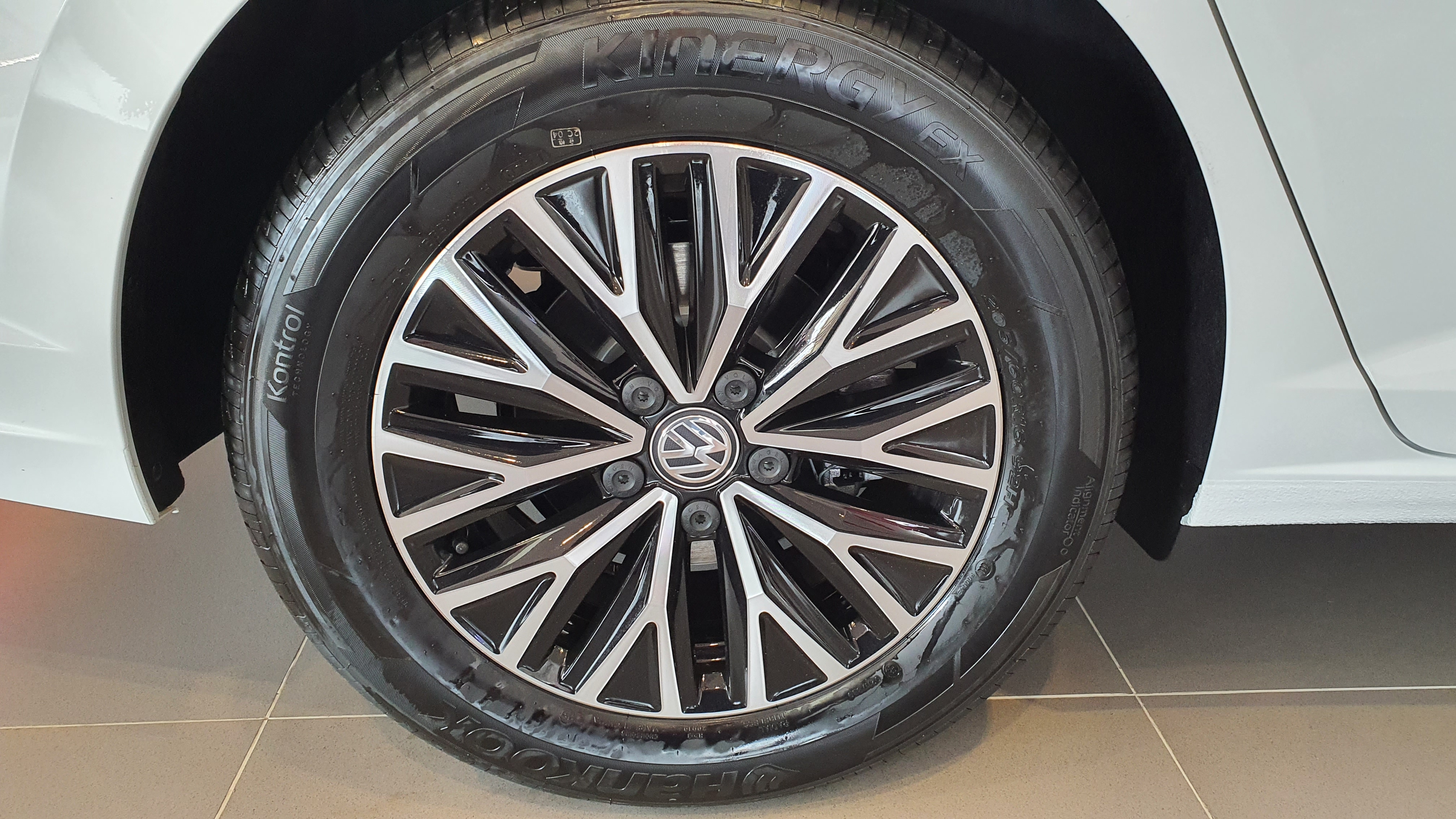 新款大众速腾1.5t最低配测评,2013款速腾自动1.6自吸的油耗多少