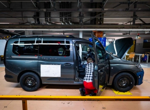 途安l和奥德赛哪款更经济适用,大众途安七座侧滑门