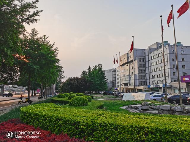 荣耀热门五款机型拍照对比：分别是Play4T/X10/30S/30/30Pro