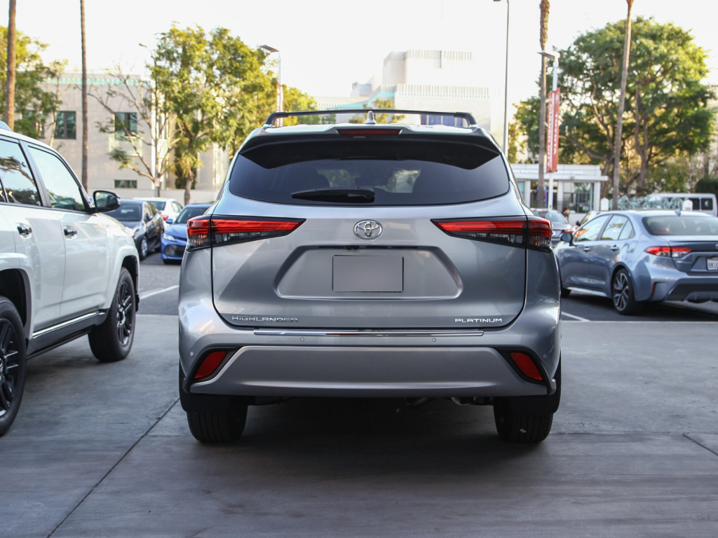 时隔1年，首次月销破万，汉兰达配大七座+进口2.0T，仍要加价