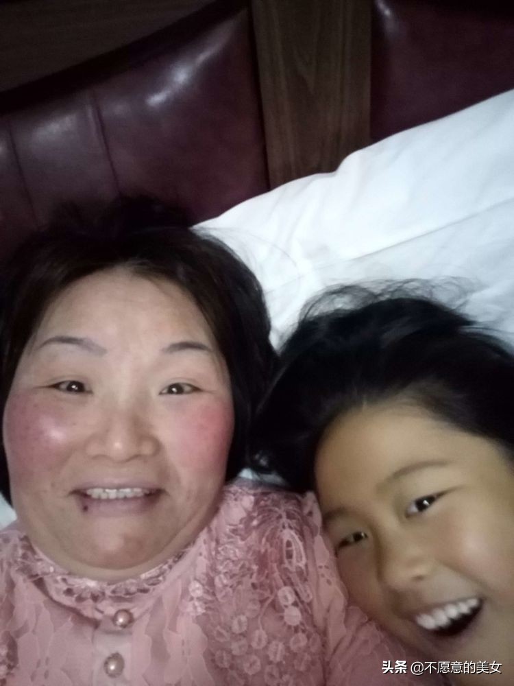 可爱的少妇自拍越来越丰满越来越成熟了