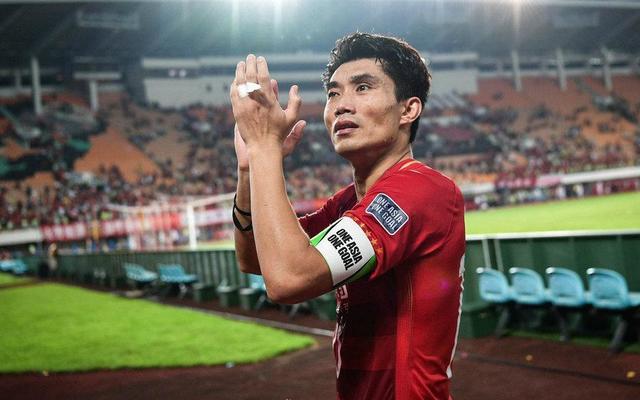 国足一代传奇,郑智红牌谢幕