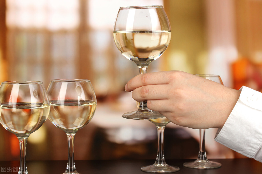 白葡萄酒需不需要醒,白葡萄酒需要醒酒吗知乎文章