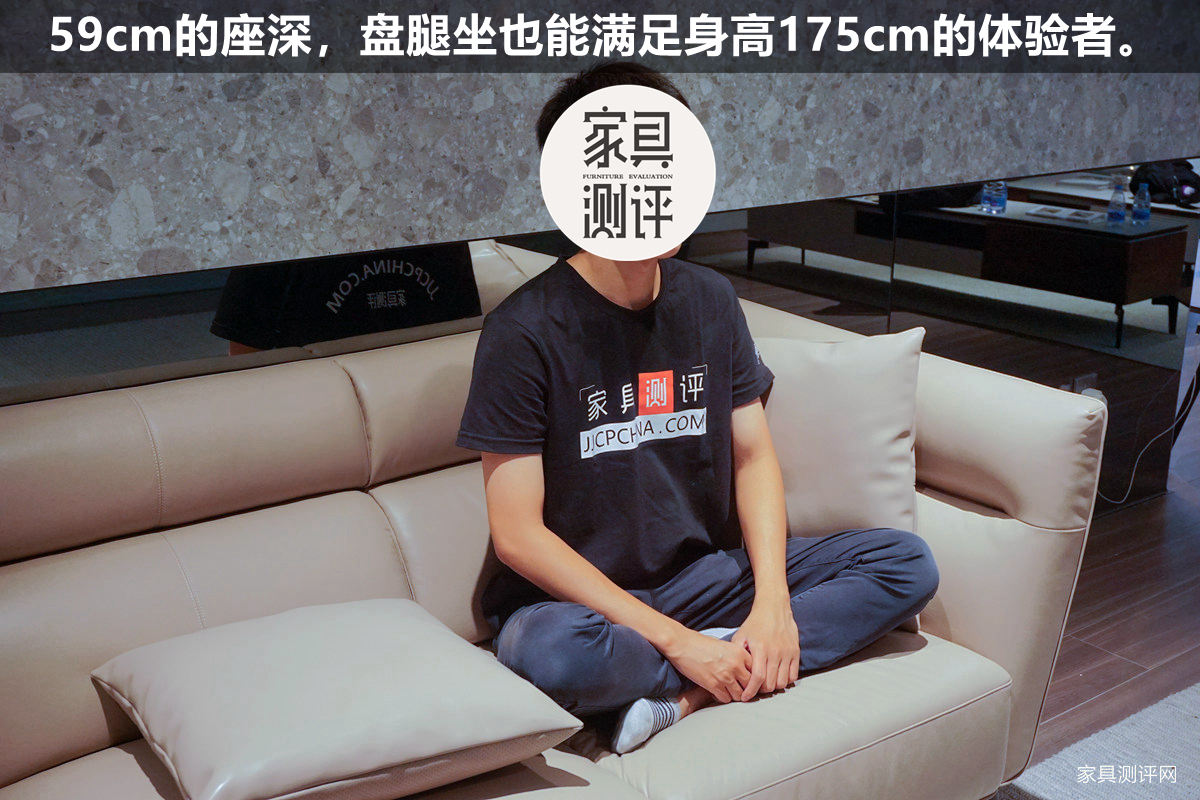 格调沙发哪个系列好用,黑白灰风格沙发搭配暖色沙发