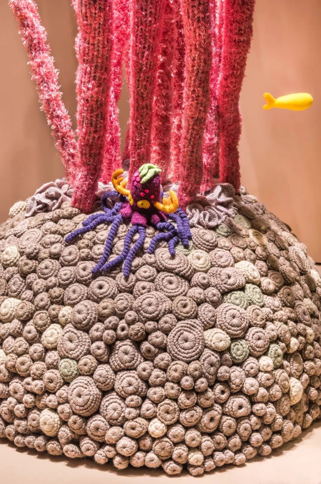 爱马仕最新的橱窗设计,手工制作的梦幻艺术空间