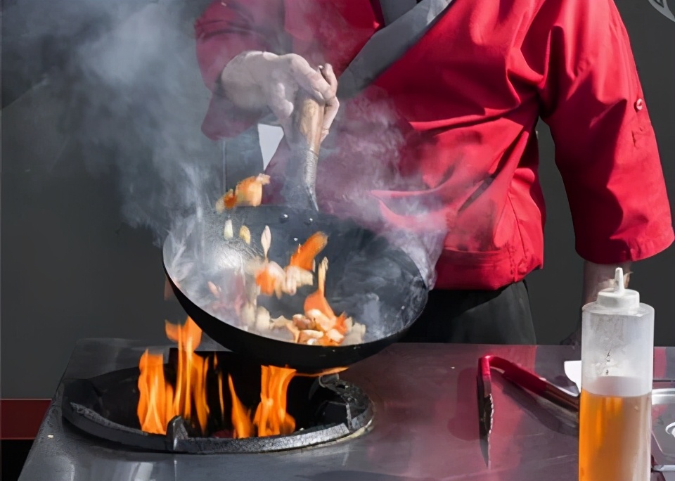 油烟机侧吸好还是顶吸好该怎么选,油烟机是选择侧吸好还是顶吸好