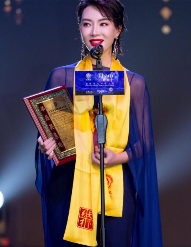 43岁陈数疑整容脸肿显老气,43岁的陈数图