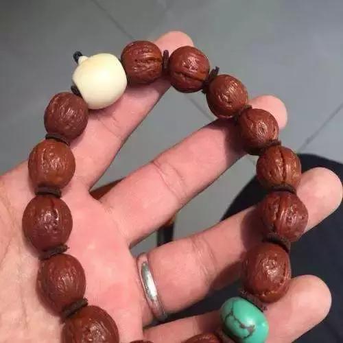 野山核桃手串包浆图片,山核桃包浆的手串