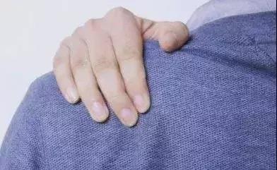 关节咔咔响疼痛怎么治疗,胳膊一动关节就咔咔响是怎么回事